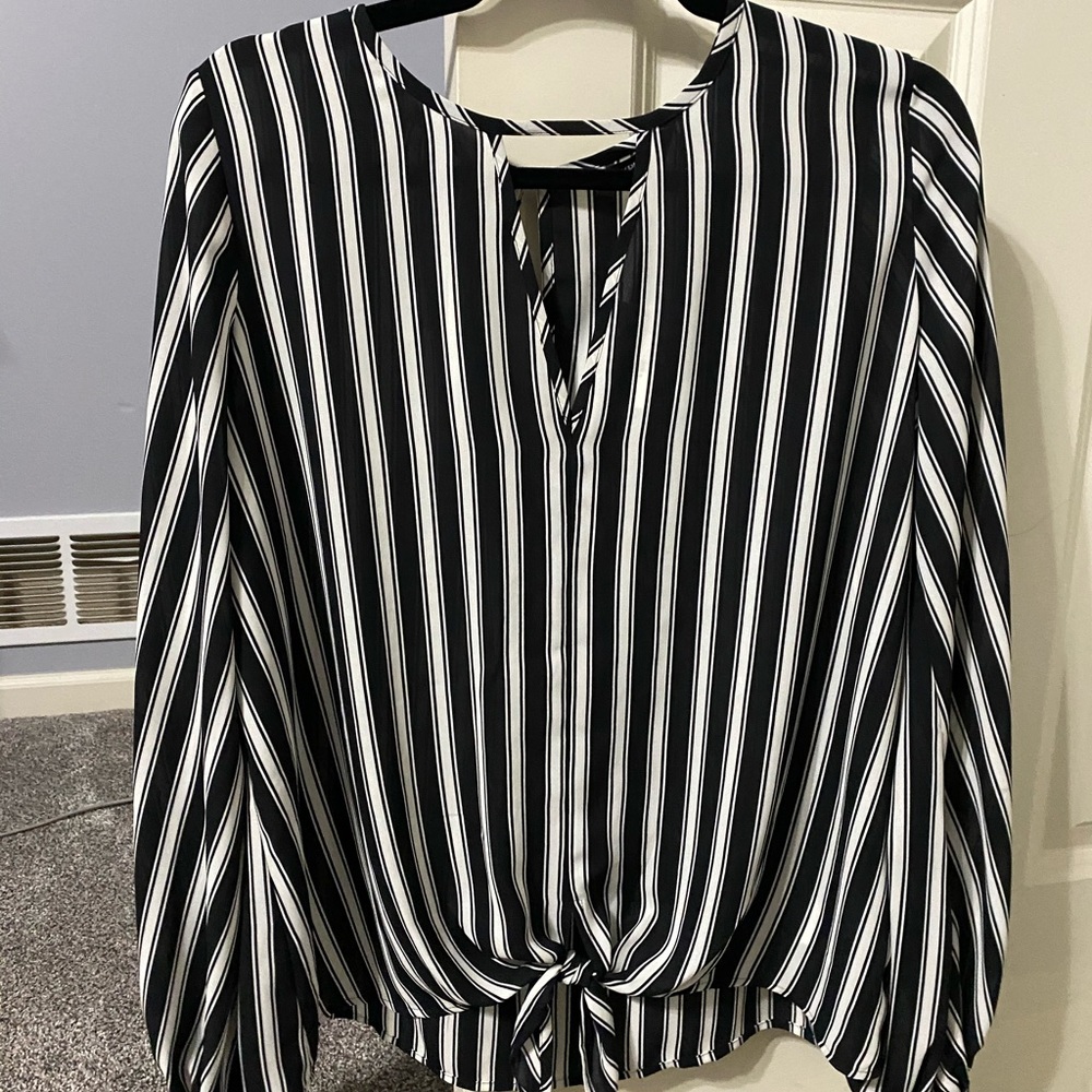 Express tie front top size Large
